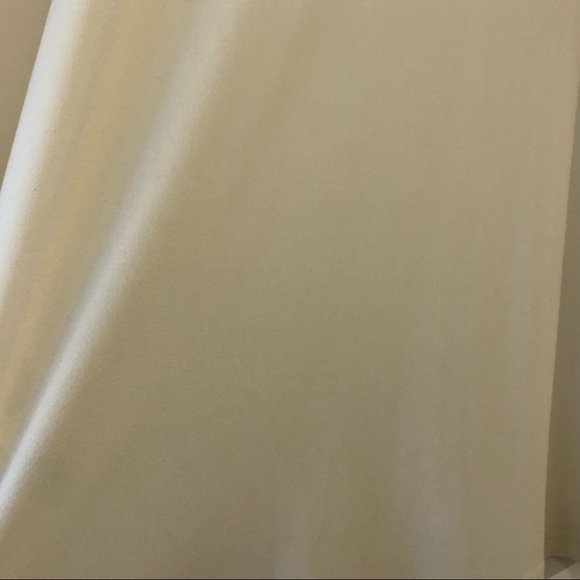 White Reitmans Blouse 3/35$ - Picture 6 of 7